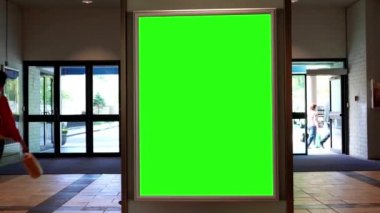 Reklamınızın girişinin Lougheed şehir merkezi alışveriş merkezinde yeşil billboard 