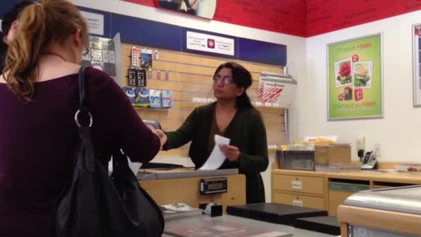 Couple mailing letter at post office — Stock Video