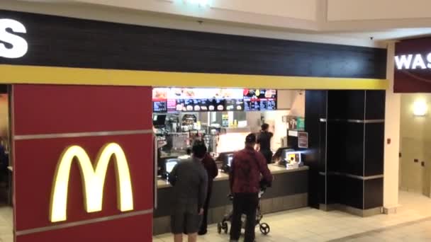 Motion shot de McDonalds — Vídeo de stock