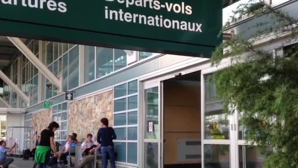 Letiště terminál pro mezinárodní příjezdu vstup — Stock video