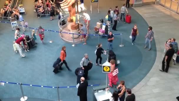 Topp skott av flygplatsterminalen i vancouver bc Kanada. — Stockvideo