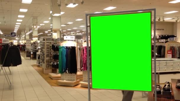 Grüne werbetafel für ihre anzeige im coquitlam center einkaufszentrum in coquitlam bc canada. — Stockvideo