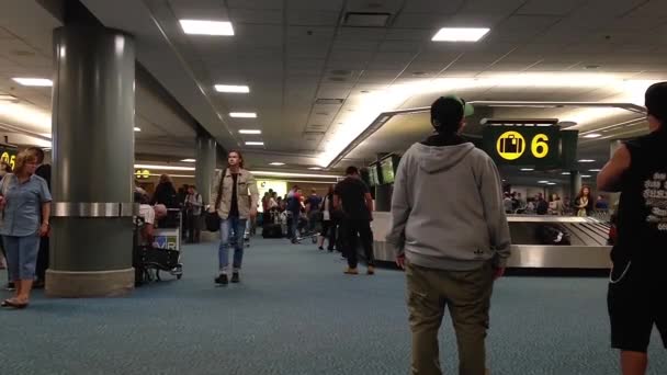 Interior YVR Airport baggage claim with luggage spinning around conveyor. — Stock Video