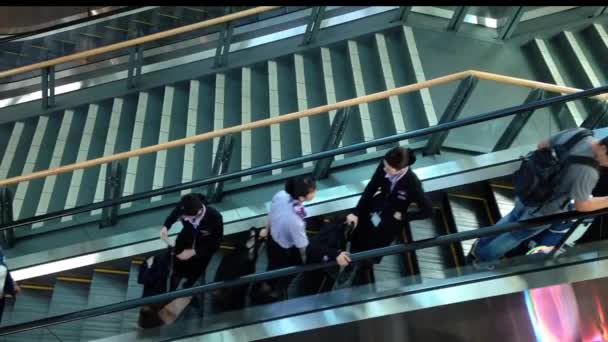 One side of escalator in YVR airport. — Stock Video