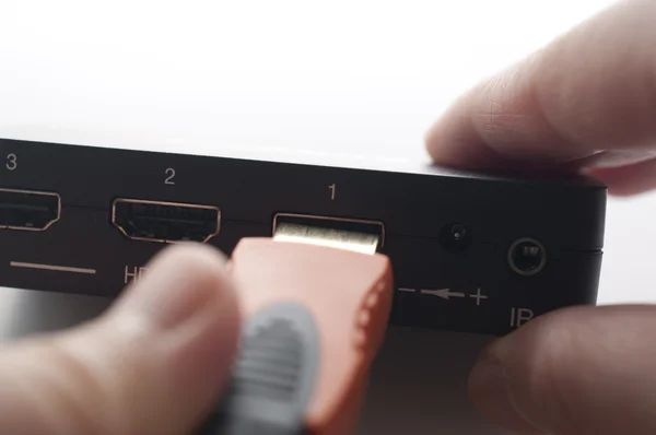 Подключите HDMI кабель устройства — стоковое фото