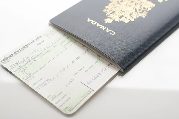 Canada passport with boarding pass on the table — Stock Photo, Image