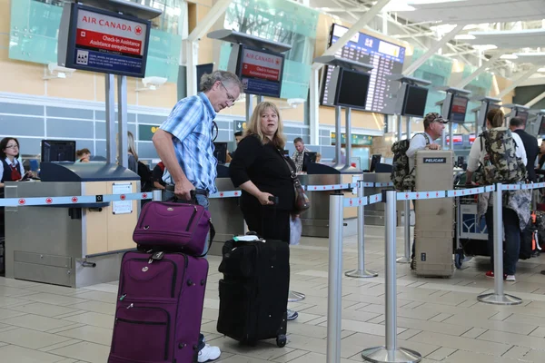 Air canada anmälningsdisken yvr Airport — Stockfoto