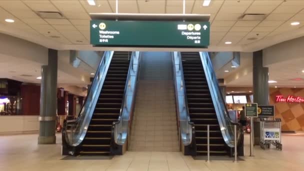 Close-up of empty modern escalator — Stock Video