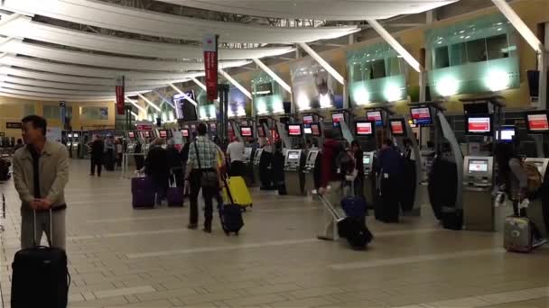 Eine seite des flughafen terminals in vancouver bc canada. — Stockvideo