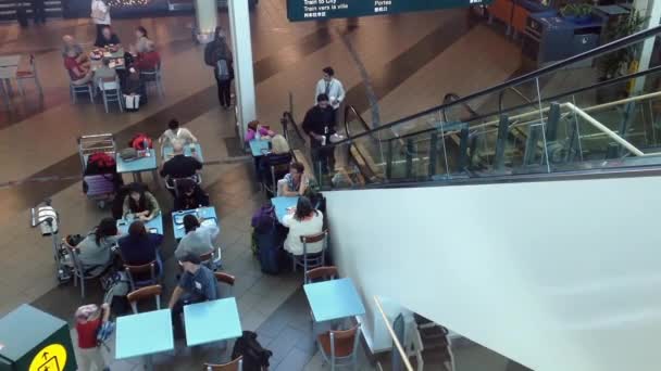 Top-Schuss von Food Court am Flughafen Yvr — Stockvideo