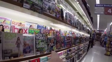 İpad dergi Londra uyuşturucu mağazasında delâlet seçme el kadar kapatın