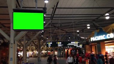 Yeşil billboard reklam.