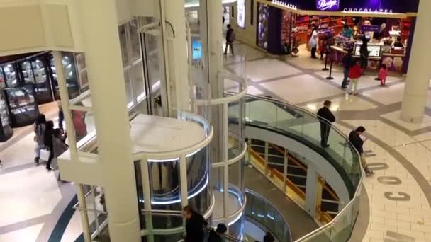 Één kant van shopping mall — Stockvideo