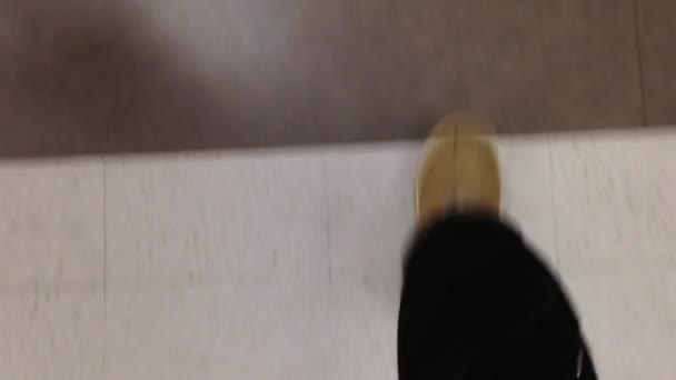 Walking on tilt floor — Stock Video
