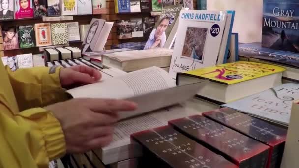 Closeup woman hand going to flip page of book — Stock Video