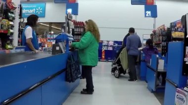 Sayaç Walmart mağaza içinde kullanıma bir tarafı.