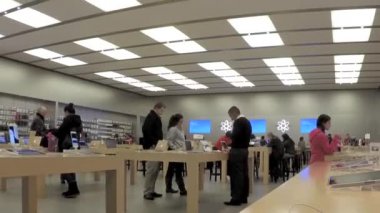 Zaman atlamalı insanların yeni iphone Apple store içinde satın alma