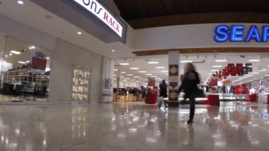 Zaman atlamalı alışverişçi Coquitlam alışveriş merkezi içinde