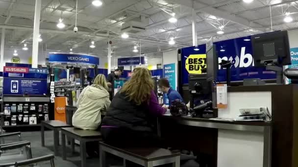 People buying new smart phone inside Best buy store with wide angle camera shot — Stock Video