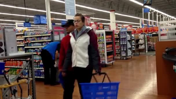 Um lado da farmácia dentro da loja Walmart . — Vídeo de Stock