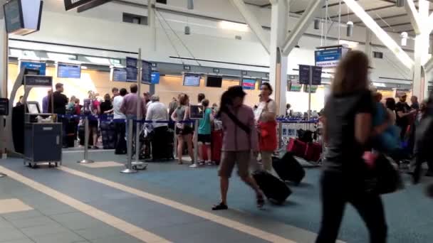 People line up for checking at Air Transat counter in Vancouver BC Canada. — Stock Video