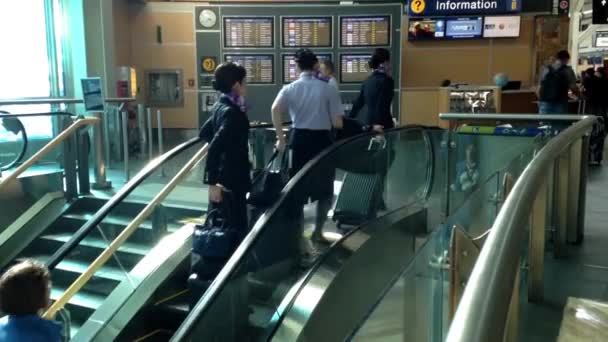 Eine Seite der Rolltreppe im Flughafen Yvr. — Stockvideo