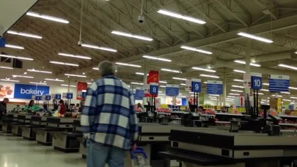 One side of check out counter inside Superstore. — Stock Video