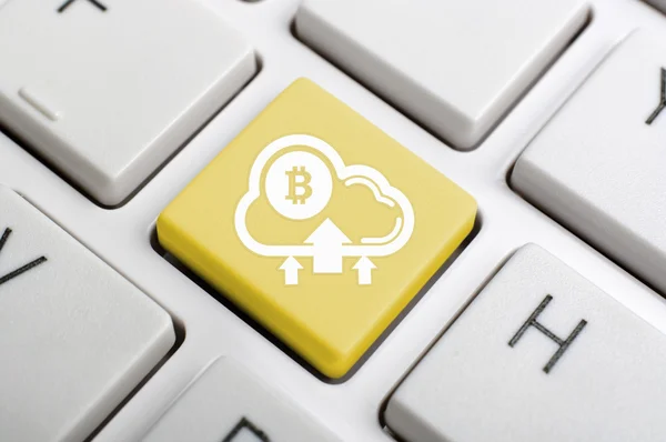Bitcoin zu Cloud-Taste auf der Tastatur — Stockfoto