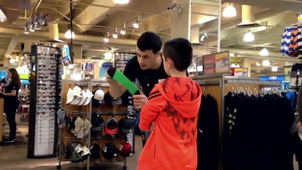 Man showing how to taping on hockey stick blade to children — Stock Video