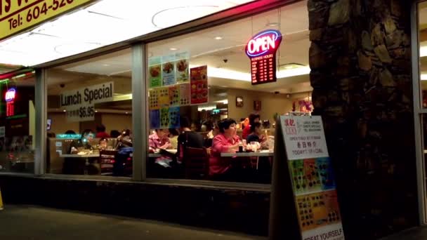 Outside shot of people enjoying food at Chinese restaurant — Stock Video