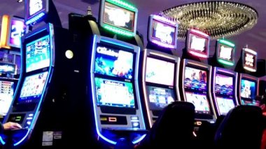 Coquitlam BC Kanada 'da Hard Rock Kumarhanesi' nde kumar oynayan insanları kapatın..