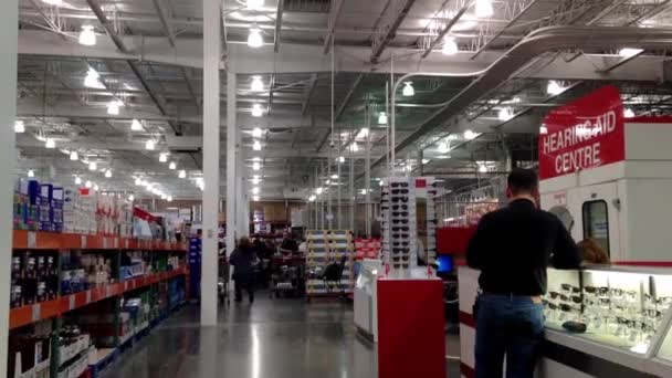 Eine Seite des Shopper im Costco Store — Stockvideo