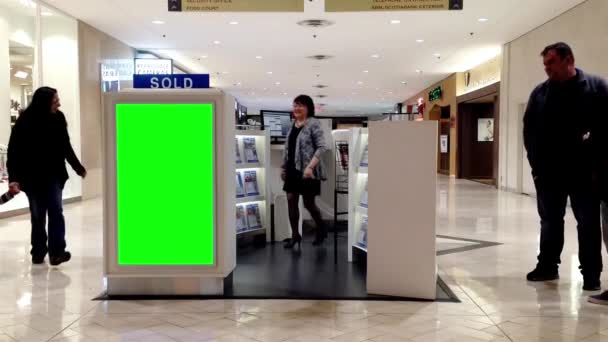 Cartelera verde para su anuncio dentro del centro comercial Coquitlam — Vídeos de Stock