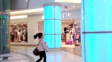 bir alışveriş merkezinde burnaby bc Kanada tarafında.