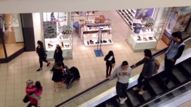 bir alışveriş merkezinde burnaby bc Kanada tarafında.