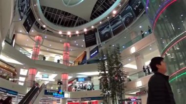 Burnaby Bc Kanada'da modern alışveriş merkezi balıkgözü len ile vurdu.