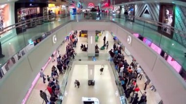 Ünlü fotoğraf çekim balık gözü lens ile bekleyen için insanlar sıraya girin