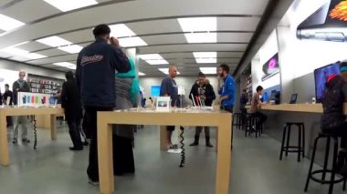 Coquitlam Bc Kanada içinde elma stok içinde yeni iphone oynayanlar.