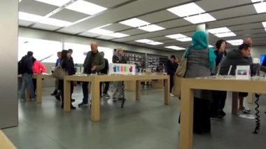 Coquitlam Bc Kanada içinde elma stok içinde yeni iphone oynayanlar.