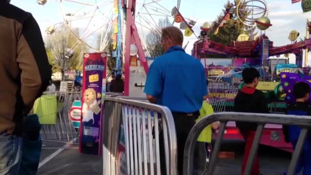 People having fun at the West Coast Amusements Carnival — Stock Video