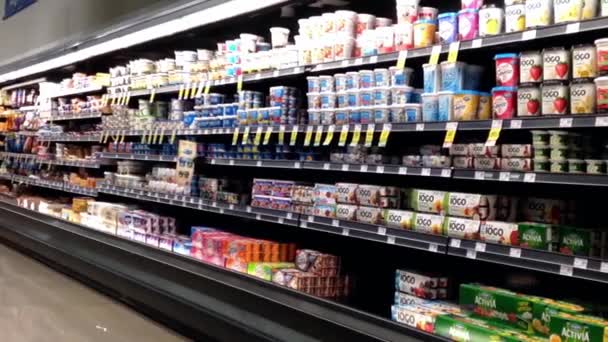 Dairy and frozen food corridor in Save on Foods. — Stock Video