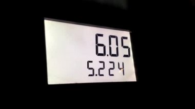 istasyon pompa ekranda artan benzin fiyatları