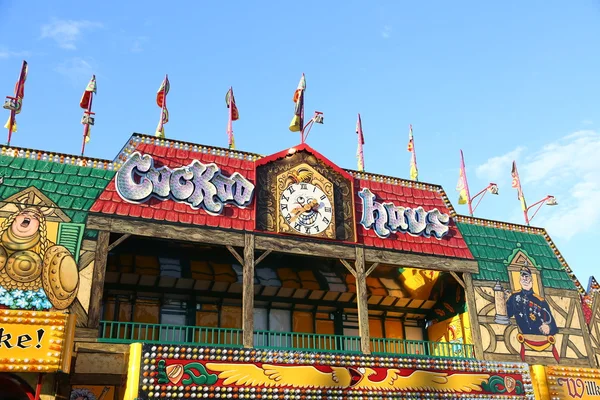 Människor att ha roligt på västkusten Amusements Carnival — Stockfoto