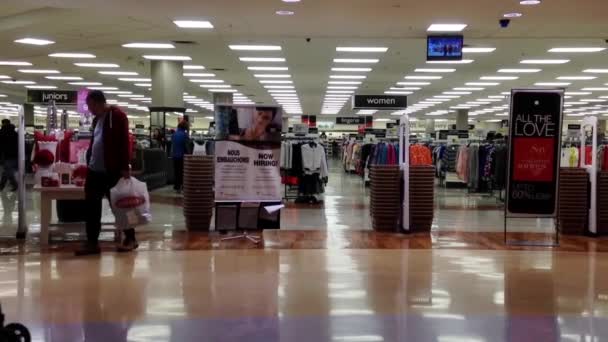 Ingången till vinnarna homesense butik inne i Burnaby köpcentrum — Stockvideo