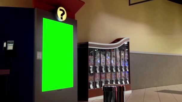 Cartellone verde per il vostro annuncio all'interno del centro commerciale Coquitlam Center a Coquitlam BC Canada . — Video Stock