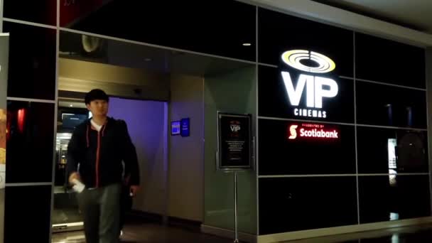 VIP biografer entré för vip medlem i coquitlam bc Kanada. — Stockvideo