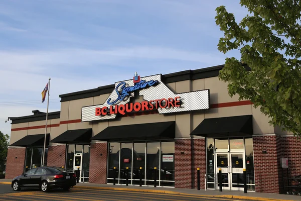 BC liquor store with blue sky background — Stock Photo, Image