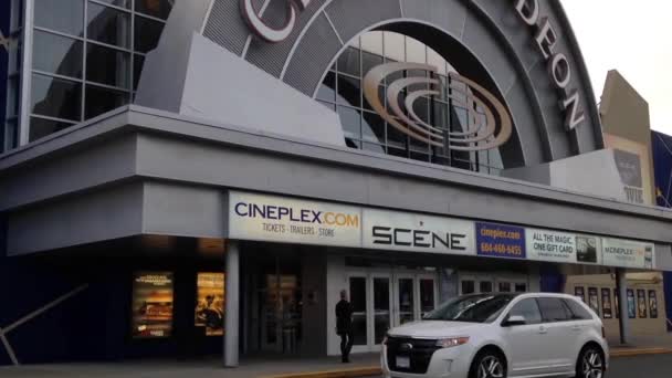 Één kant van cineplex odeon theater in pitt meadows — Stockvideo