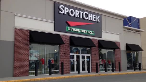 Un lado de Sport Chek tiro — Vídeo de stock