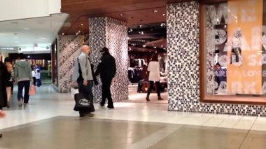 bir alışveriş merkezinde burnaby bc Kanada tarafında.